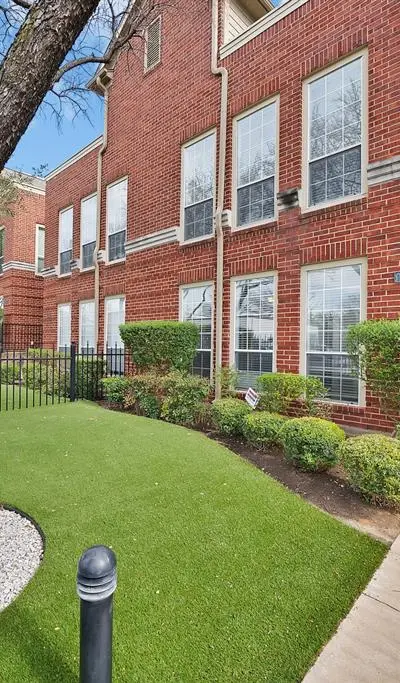 1015 W Bluff Street, Fort Worth TX 76102