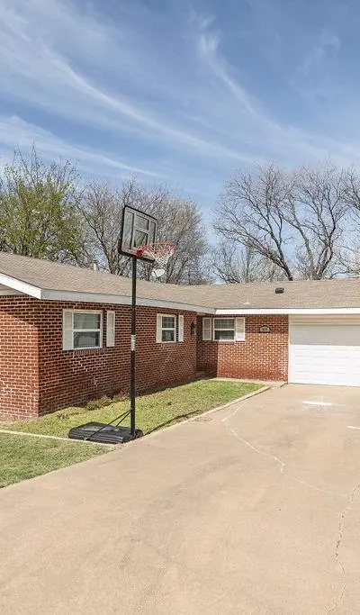 809 E Highway 82, Nocona TX 76255