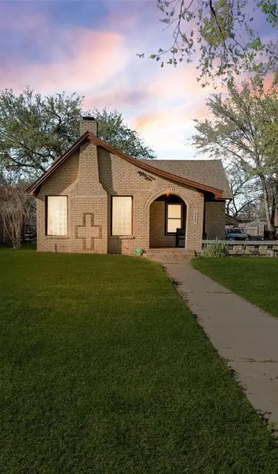 2329 Yucca Avenue, Fort Worth TX 76111