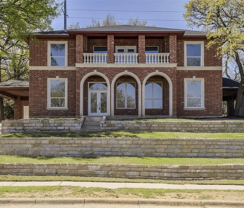 2916 Forestwood Drive, Arlington TX 76006