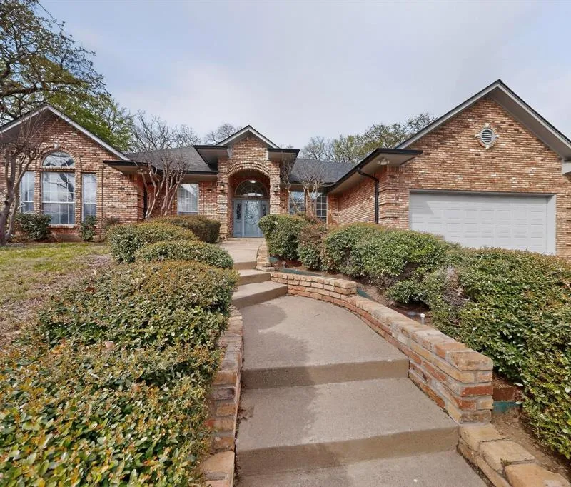 1405 Briar Drive, Bedford TX 76022