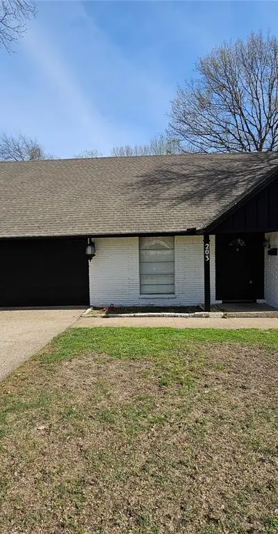 203 Timothy Trail, Duncanville TX 75137