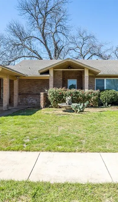 411 S CENTRE Lane, Lancaster TX 75146