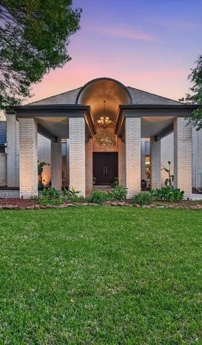 304 Havenwood Lane N, Fort Worth TX 76112 - Photo 2