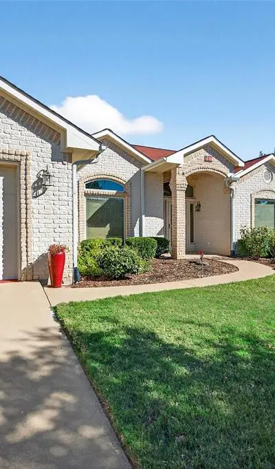 200 Cayuga Trail, Lake Kiowa TX 76240 - Photo 4
