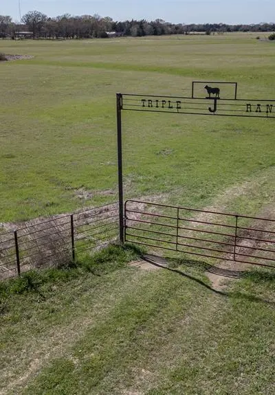 267 County Road 2150, Telephone TX 75446