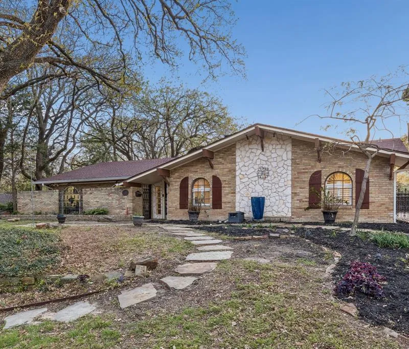 1709 Timbers Drive, Irving TX 75061