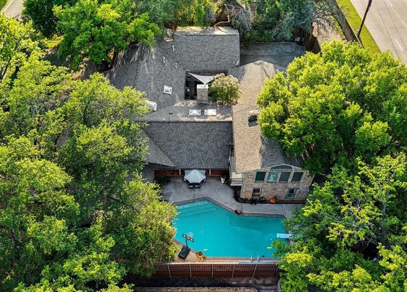 6517 Briarmeade Drive, Dallas TX 75254