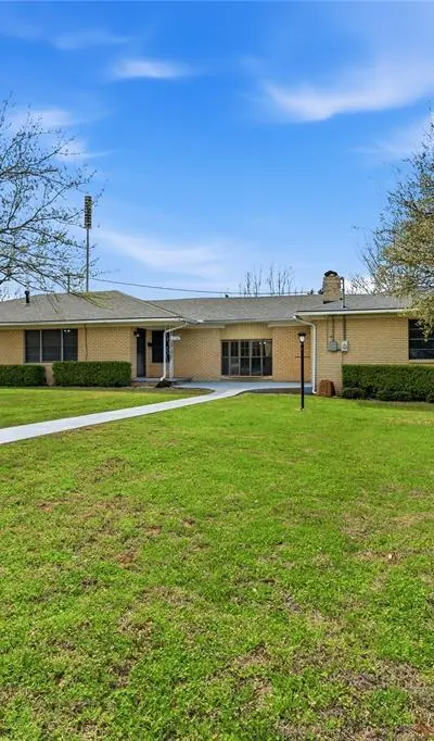 1106 Central Avenue, Bowie TX 76230 - Photo 4