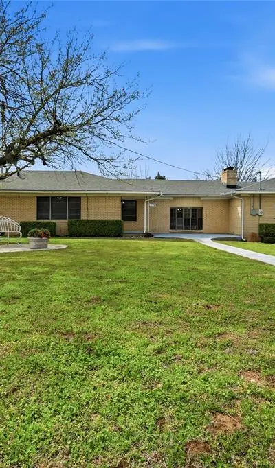 1106 Central Avenue, Bowie TX 76230 - Photo 5