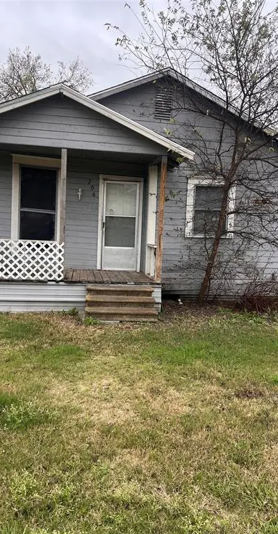 206 3rd Street, Hillsboro TX 76645