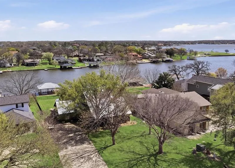 519 Kiowa Drive W, Lake Kiowa TX 76240