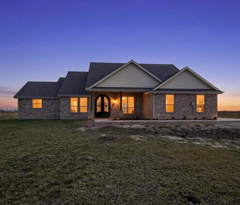 6721 County Road 1140, Leonard TX 75452