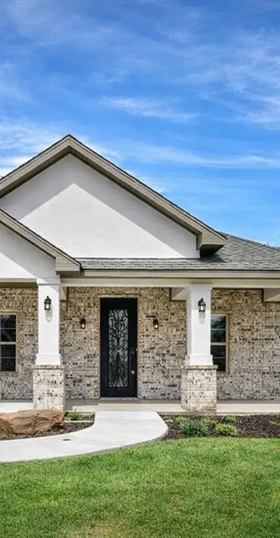 1102 Fort Worth Street, Grand Prairie TX 75050