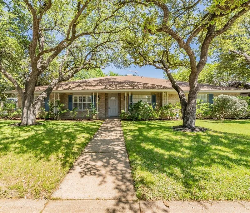 1718 Timbers Drive, Irving TX 75061