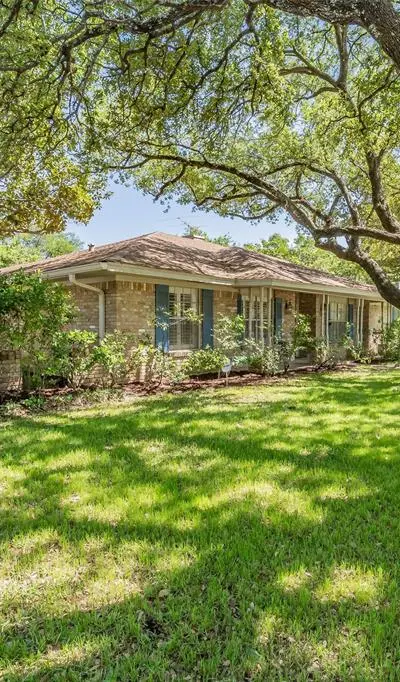 1718 Timbers Drive, Irving TX 75061 - Photo 2