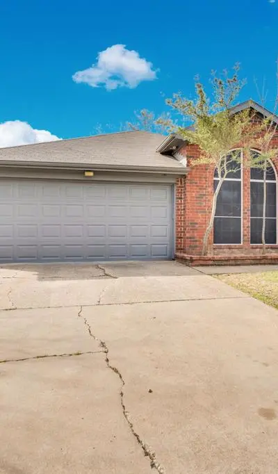 324 Faircrest Drive, Arlington TX 76018