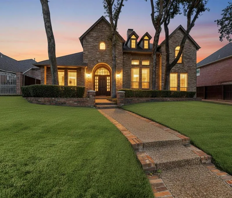 2115 Royal Dominion Court, Arlington TX 76006