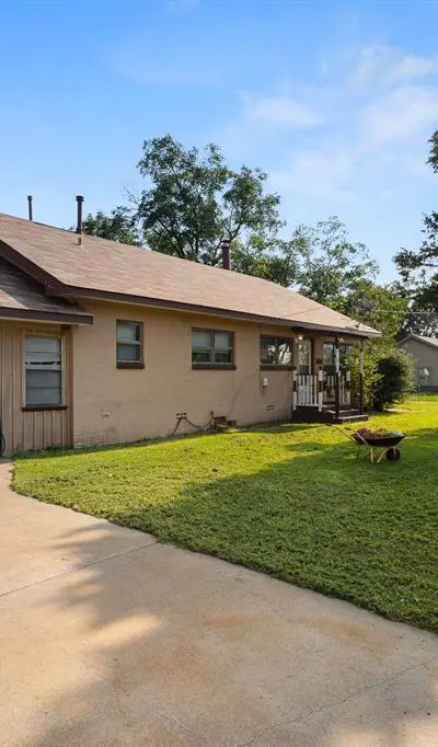 301 W Nelson Street, Bowie TX 76230