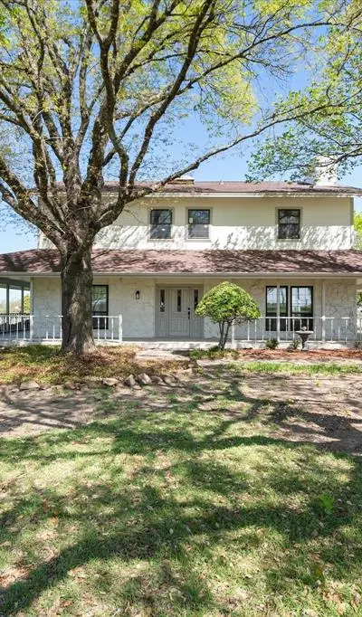 1105 E Highland Road, Oak Leaf TX 75154