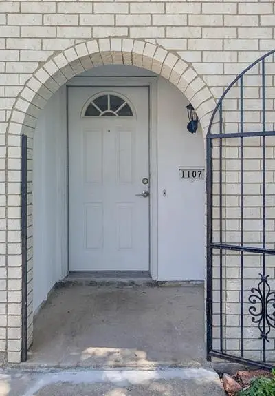 1107 Waverly Drive, Arlington TX 76015 - Photo 2