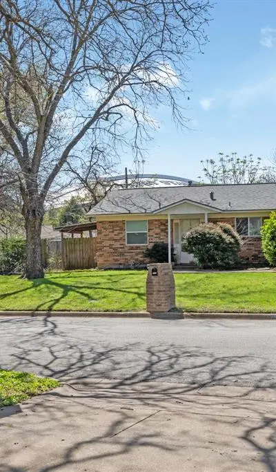 1209 Wildwood Drive, Arlington TX 76011 - Photo 3