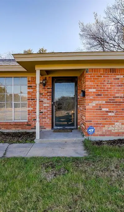7325 Trimble Drive, Fort Worth TX 76134 - Photo 3