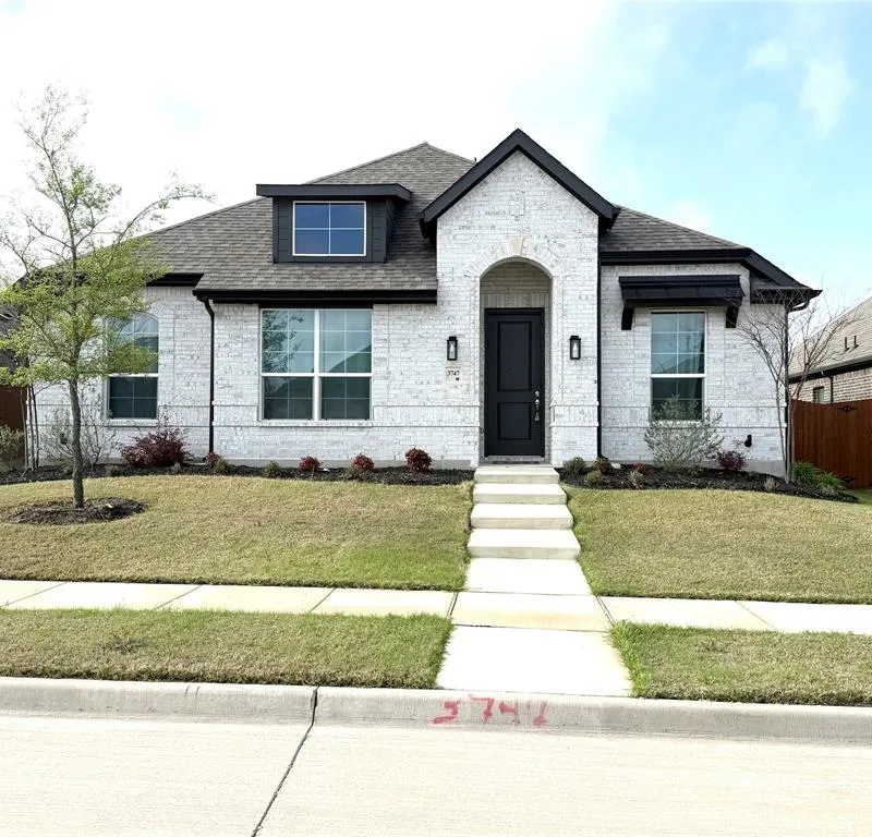 3747 Topeka Trail, Heartland TX 75114