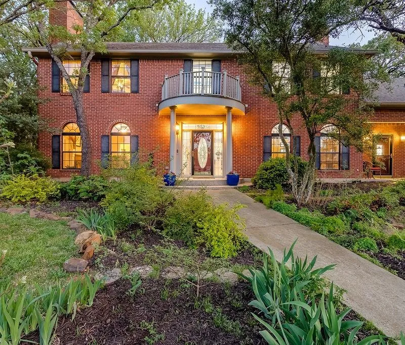 140 Creekside Drive, Double Oak TX 75077
