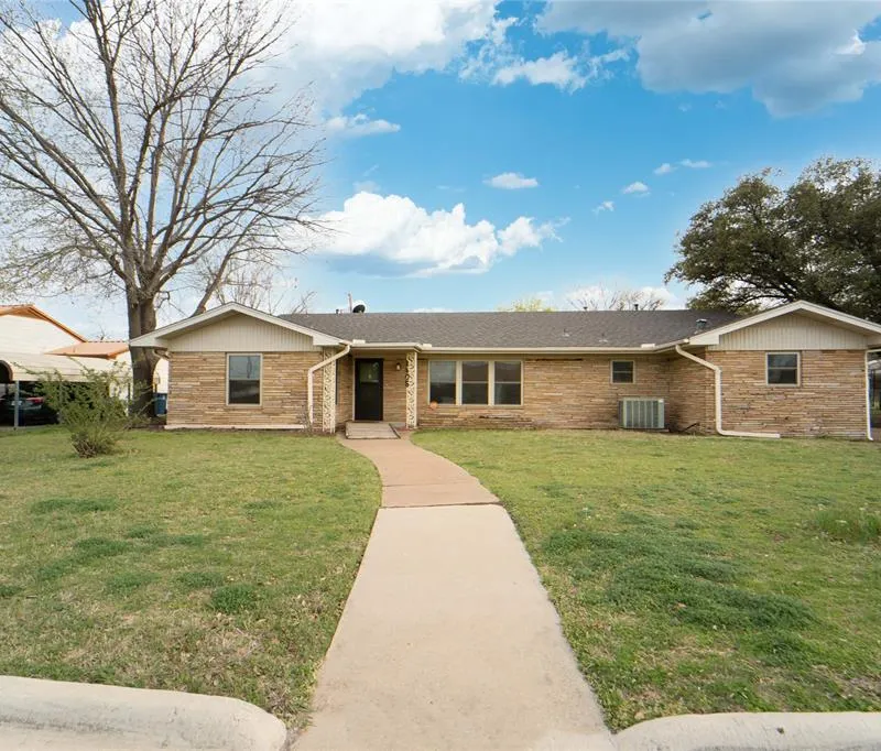 1405 W Wheeler Street, Breckenridge TX 76424