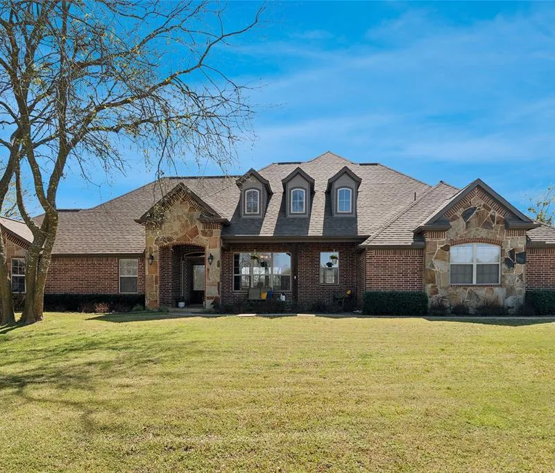82 Forest Hills Circle, Gunter TX 75058