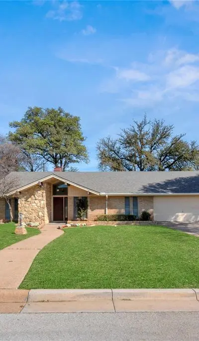 224 Plainview Drive, Hurst TX 76054 - Photo 3