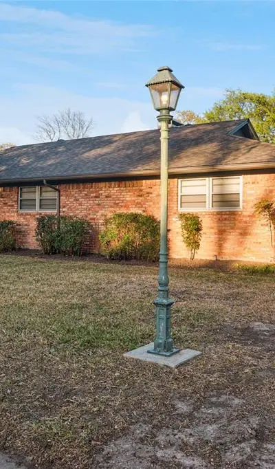 1626 Post Oak Drive, Irving TX 75061 - Photo 2