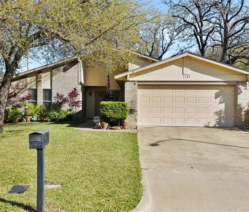 2127 Holt Road, Arlington TX 76006