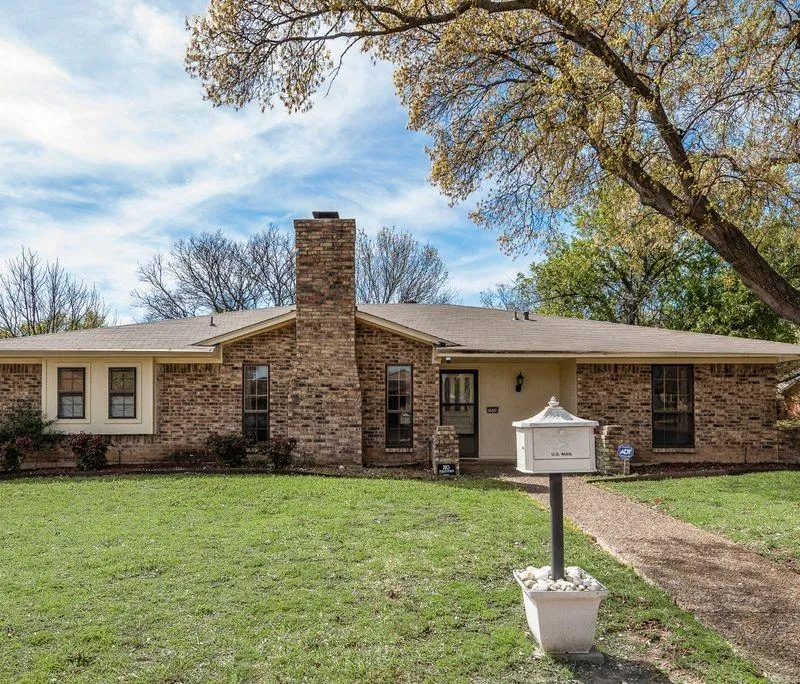 1038 Florence Drive, Duncanville TX 75116