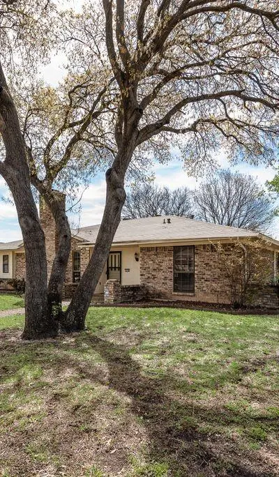 1038 Florence Drive, Duncanville TX 75116 - Photo 2