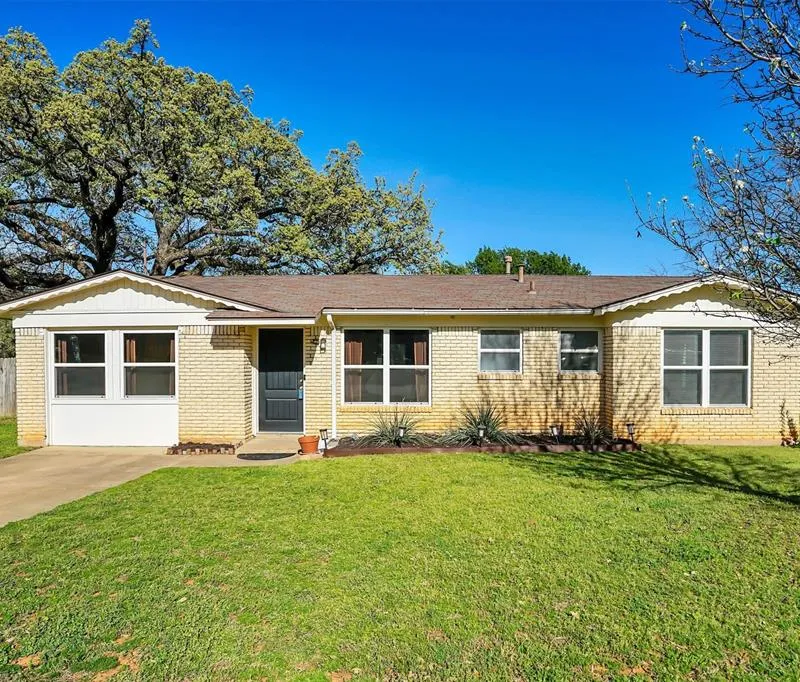 412 Fleming Drive, Hurst TX 76053