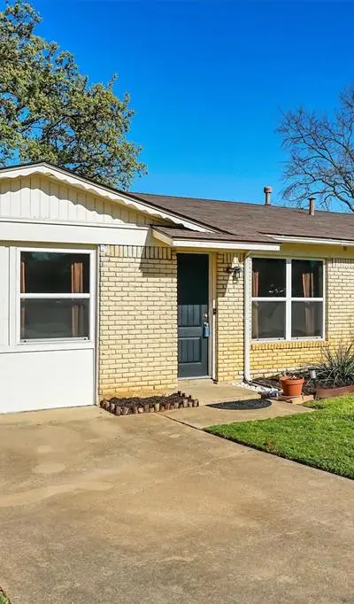 412 Fleming Drive, Hurst TX 76053 - Photo 2