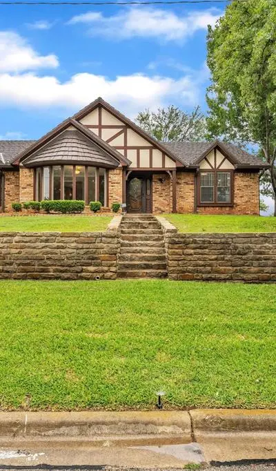2241 Mountainview Drive, Hurst TX 76054