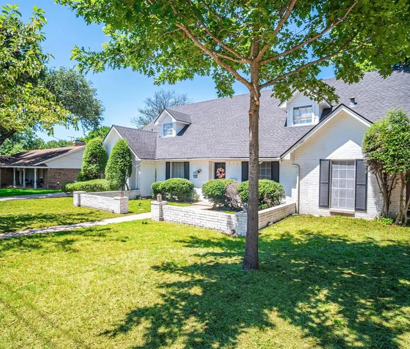 1127 Willow Creek Drive, Lancaster TX 75146