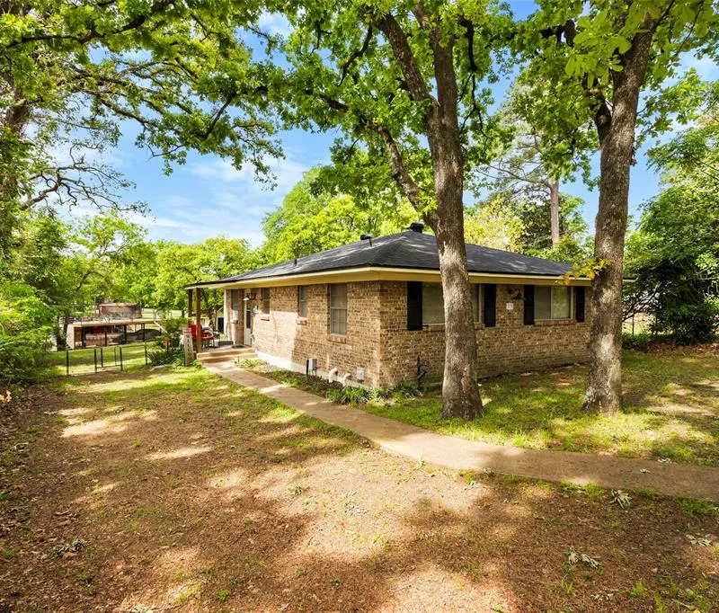 111 Island Park Drive, Gun Barrel City TX 75156