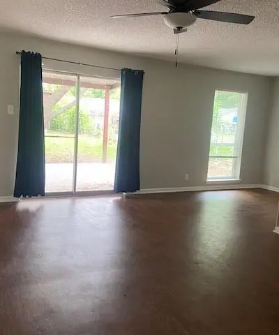 1013 SE 3rd Street, Grand Prairie TX 75051 - Photo 3