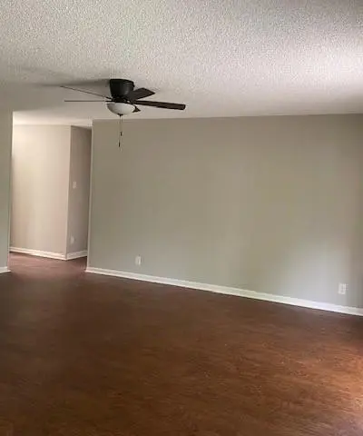 1013 SE 3rd Street, Grand Prairie TX 75051 - Photo 4
