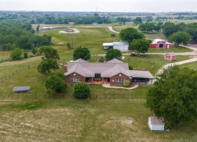 415 Star Shell Road, Decatur TX 76234