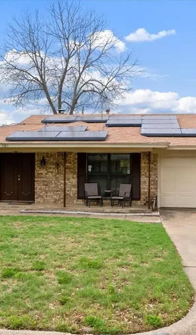 1025 Livingston Drive, Hurst TX 76053