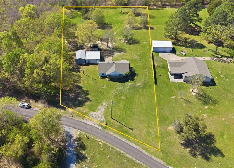 619 County Road 3350, Emory TX 75440
