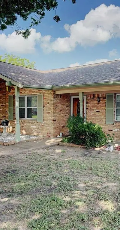 1617 Camara Court, Grand Prairie TX 75051 - Photo 2