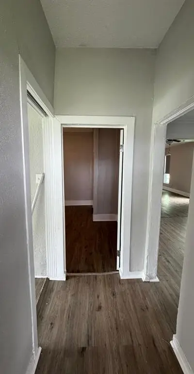 915 NE 1st Street, Mineral Wells TX 76067 - Photo 3