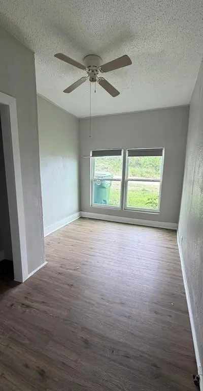 915 NE 1st Street, Mineral Wells TX 76067 - Photo 5