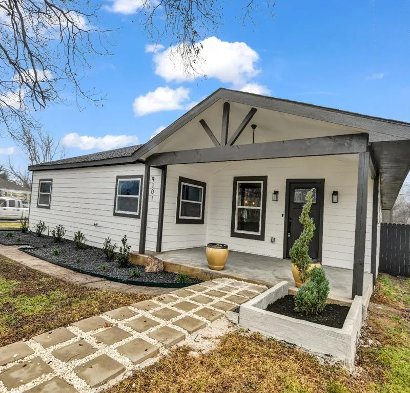 9101 Oels Street, White Settlement TX 76108